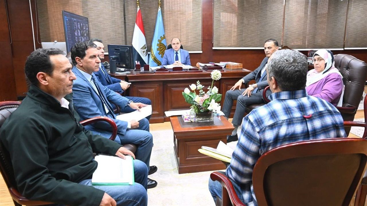 محافظ الغربية يوجه بفحص شكاوى المواطنين وسرعة حلها