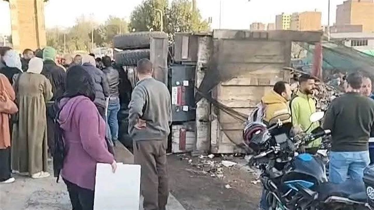 داست على الأم وابنتيها.. التحقيق مع سائق تريلا تسبب فى مصرع صغيرة بالمعصرة
