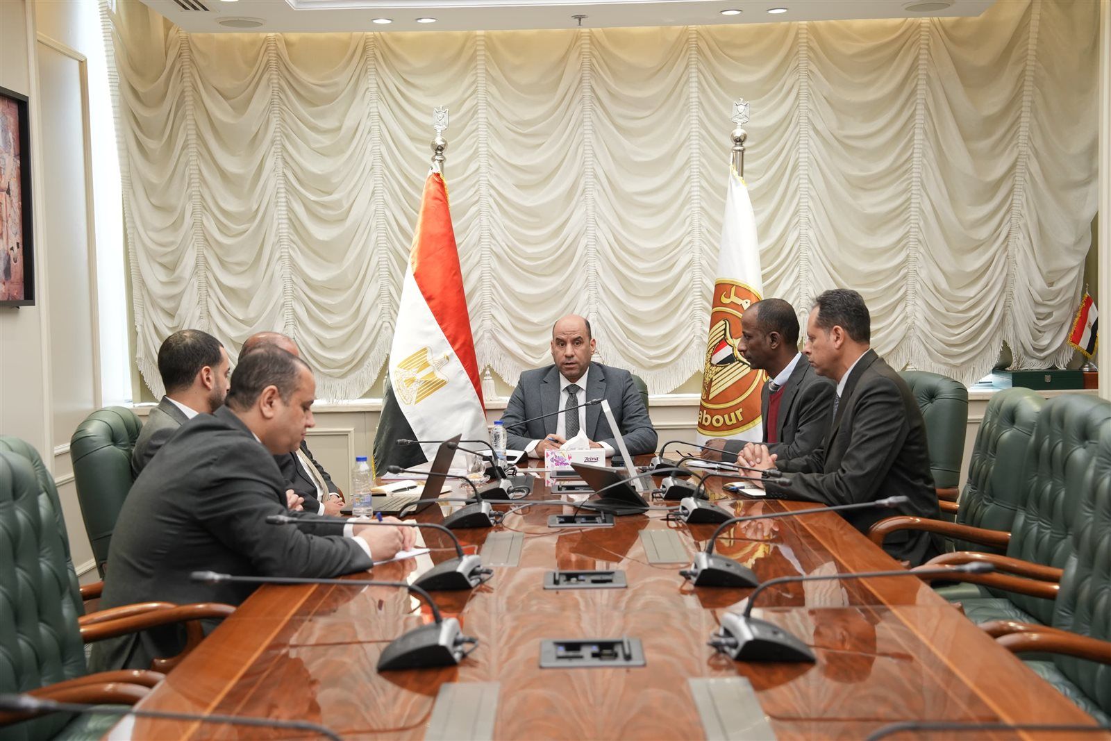 وزير العمل يبحث مع رئيس الجامعة البريطانية و"الادارات المختصة" مشروع للتعاون لتأهيل الشباب لسوق العمل الايطالي