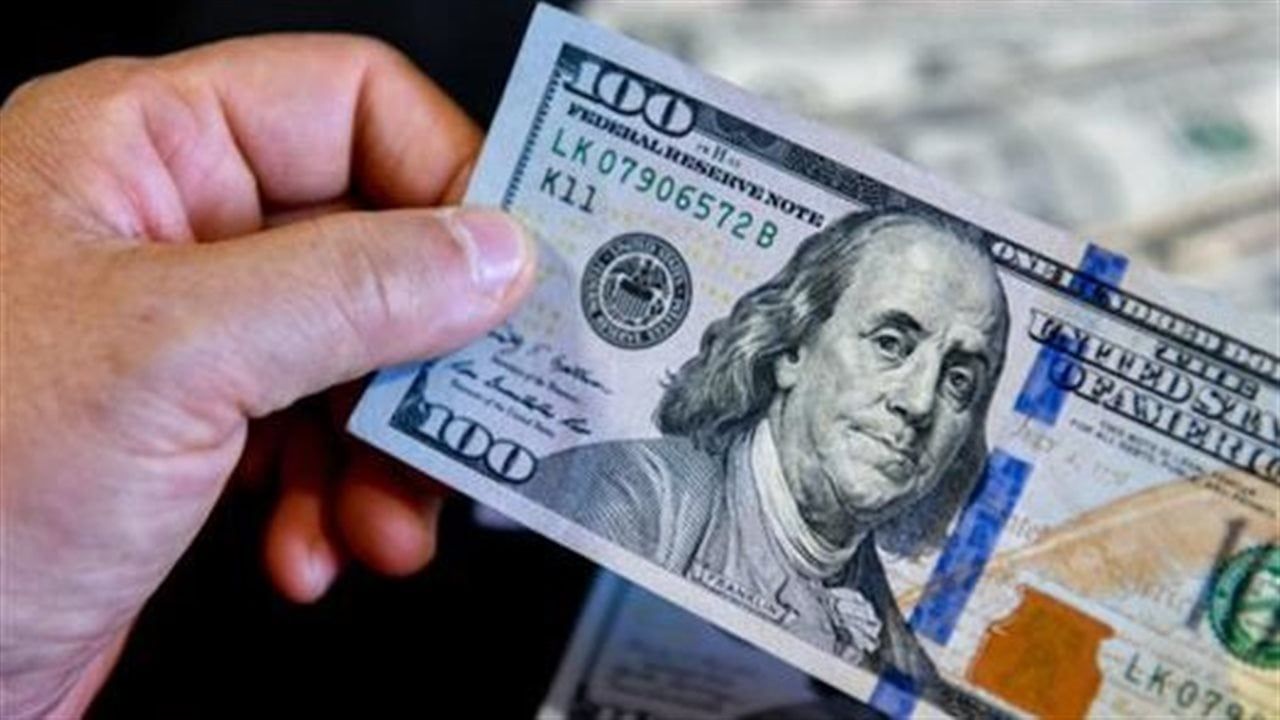 مصرفى يكشف سيناريوهات سعر الدولار خلال الفترة المقبلة