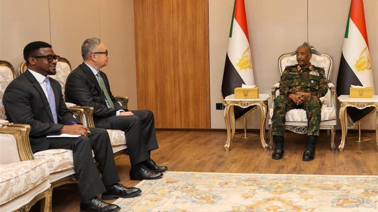 البرهان يؤكد التزام السودان بالتعاون مع الأمم المتحدة لضمان وصول المساعدات الإنسانية
