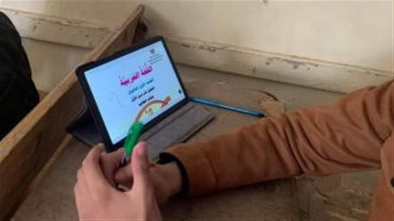 تسليم أجهزة التابلت لطلاب التعليم الفني مع العام الدراسي الجديد
