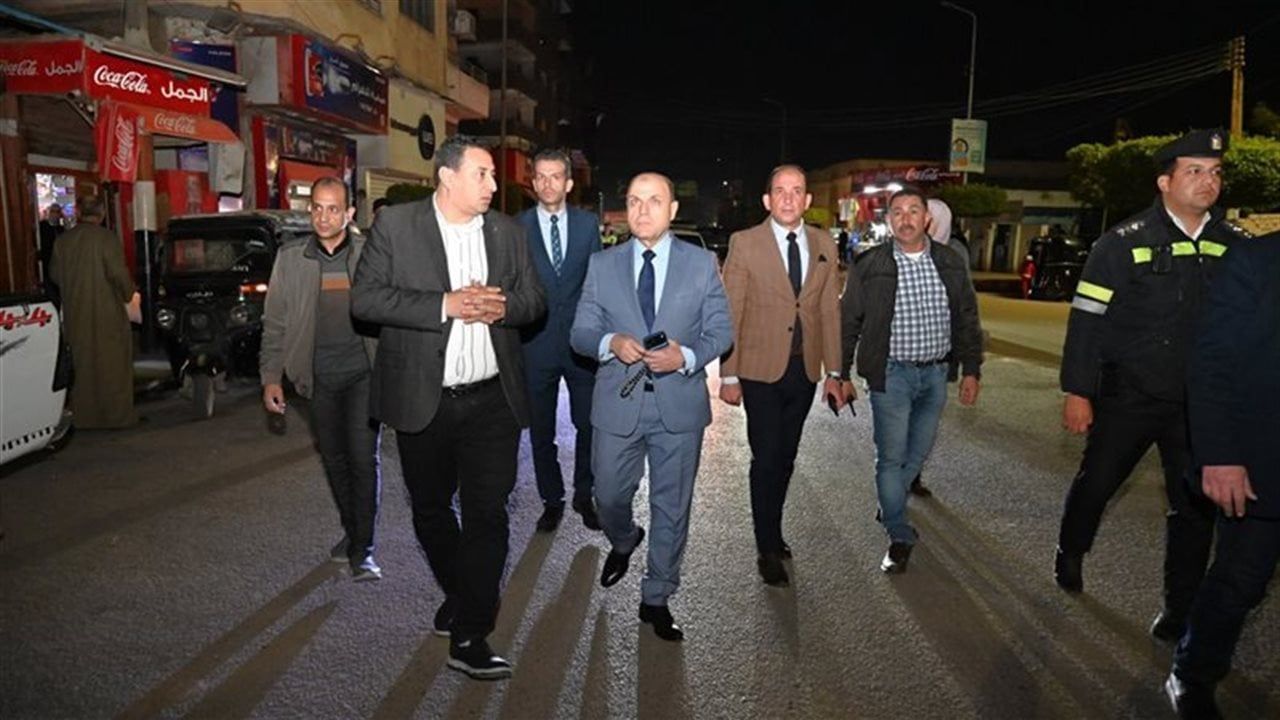 لليوم الثالث على التوالى.. محافظ الغربية يقود جولة ليلية بكفر الزيات لمتابعة غلق المحال العامة