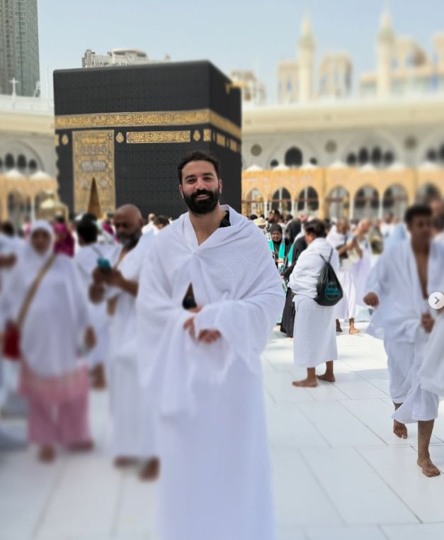 الحمدلله.. حازم إيهاب يشارك صورا خلال أداء مناسك العمرة
