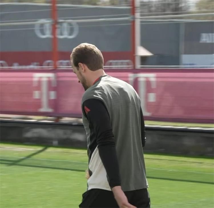 <strong>هاري كين يعود إلى تدريبات بايرن ميونخ</strong>