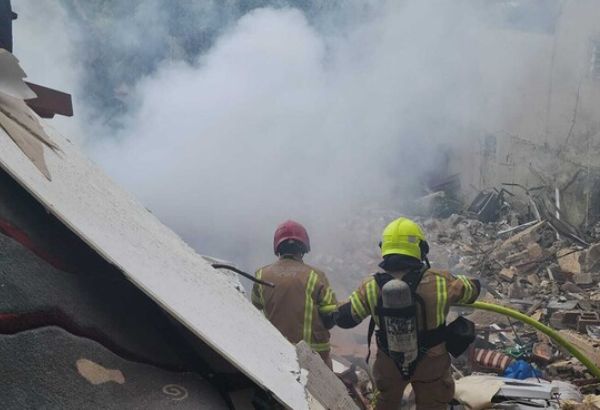 محاولة اخماد النيران محاولة اخماد النيران