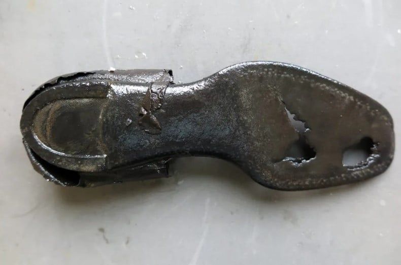 حذاء عثر عليه فى حطام السفينة حذاء عثر عليه فى حطام السفينة