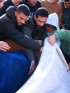 جانب من التشييع جانب من التشييع