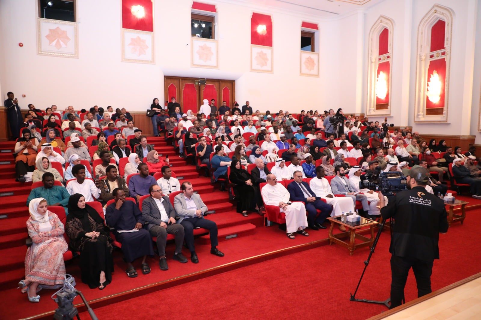 جانب من الأمسية الشعرية