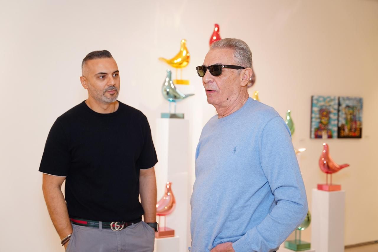 الفنان محمود حميدة يزور معرض الفنان أحمد فريد