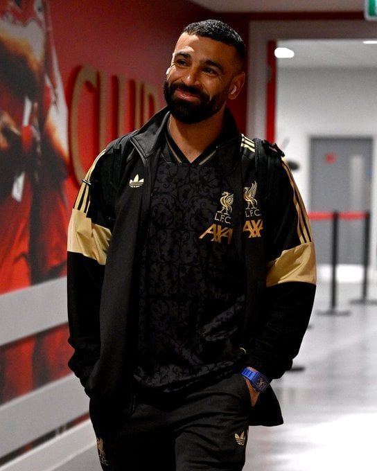 وصول محمد صلاح إلى انفيلد (1)