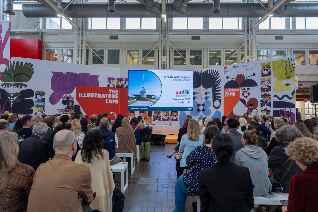 خلال اجتماع الجمعية العمومية للمجلس الدولي لكتب اليافعين خلال اجتماع الجمعية العمومية للمجلس الدولي لكتب اليافعين