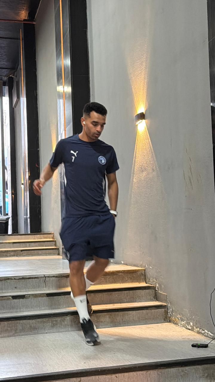 بيراميدز يصل استاد القاهرة استعداداً لمواجهة الزمالك (2)
