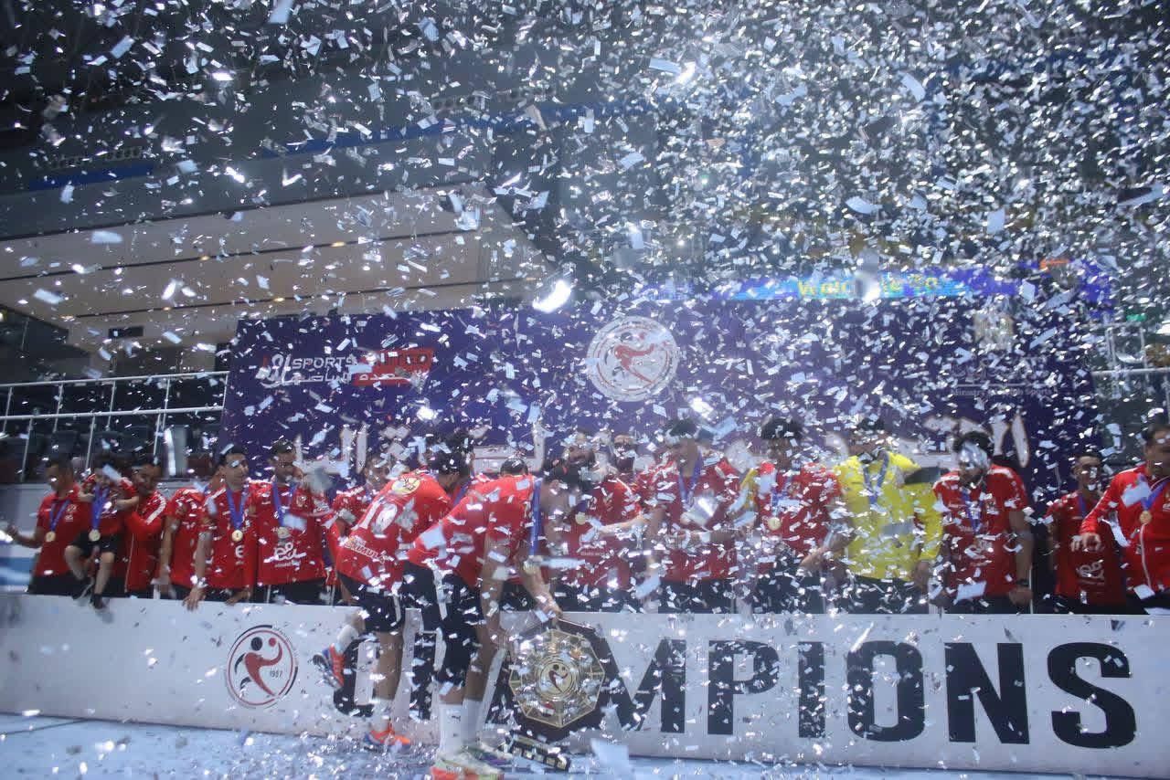تتويج الأهلي بلقب دوري المحترفين لكرة اليد (1)