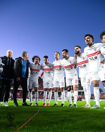 لاعبى الزمالك والجهاز الفنى قبل بداية المباراة