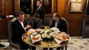 السيسي وماكرون في قهوة نجيب محفوظ