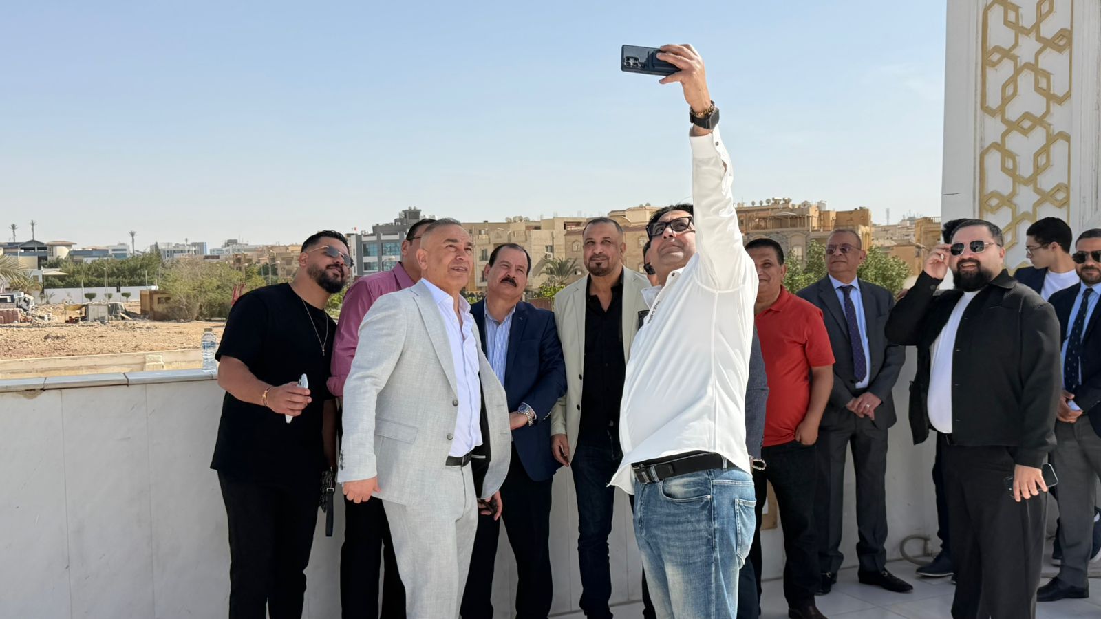 سيلفى مع الحضور