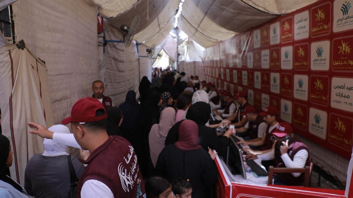 تحت مظلة التحالف الوطني.. مؤسسة أبو العينين تواصل توزيع لحوم الأضاحي في مختلف المحافظات