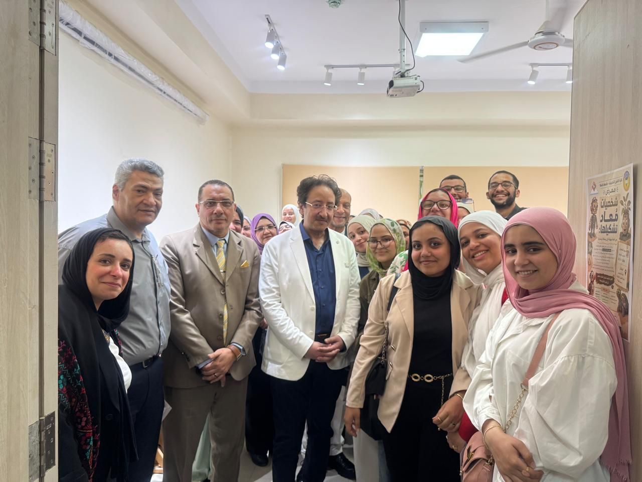 أثناء افتتاح المعرض