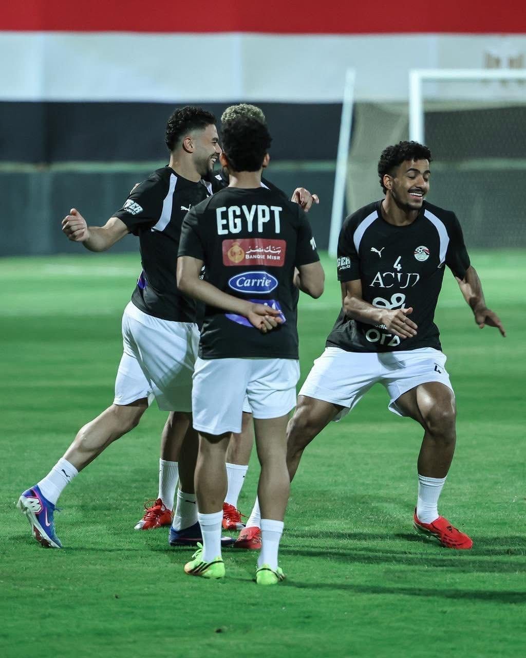 تدريب منتخب مصر (2) تدريب منتخب مصر (2)