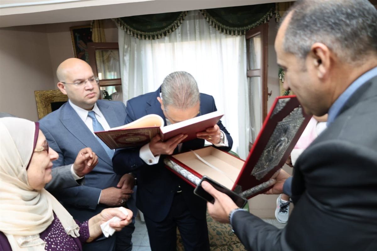 محافظ الجيزة يشارك فتيات مؤسسة الرعاية الأجتماعية للبنات بإمبابة فرحة عيد الأضحى المبارك