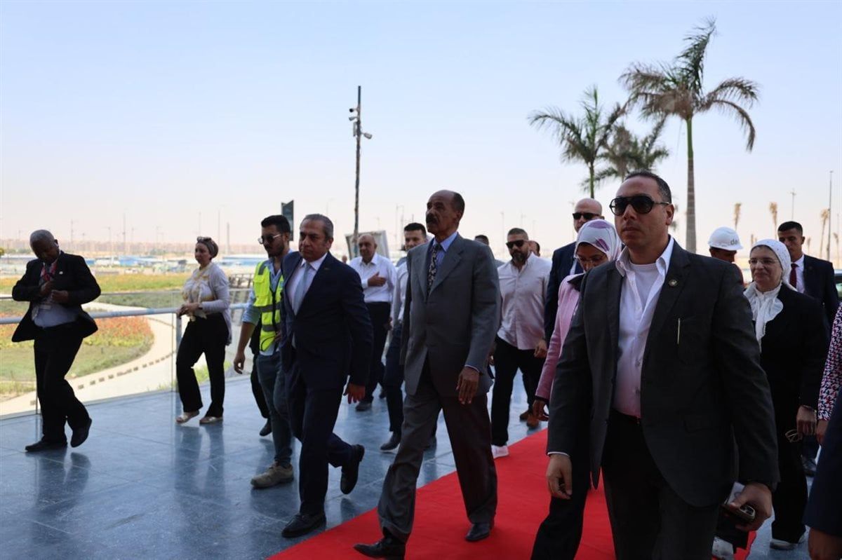 جولة رئيس إريتريا فى العاصمة الجديدة