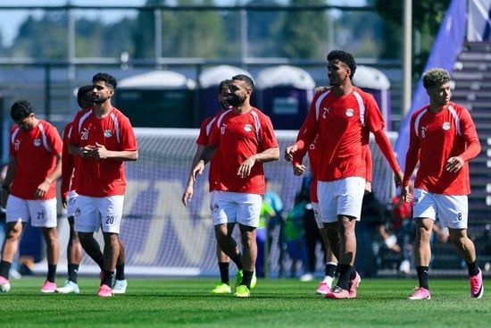 إمام وصلاح وحسام خلال التدريبات