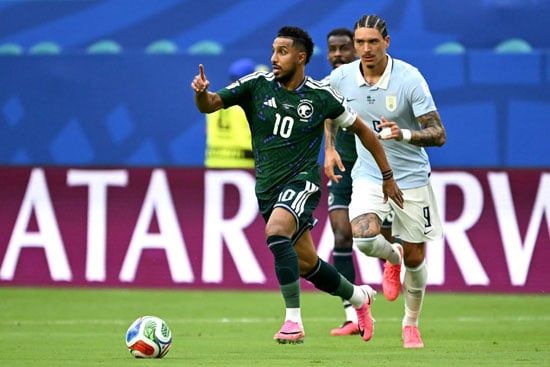 جانب من مباراة السعودية وأوروجواى الشوط الأول جانب من مباراة السعودية وأوروجواى الشوط الأول