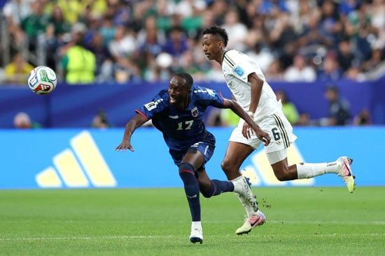 جانب من أحداث الشوط الأول السعودية وكاب فيردى