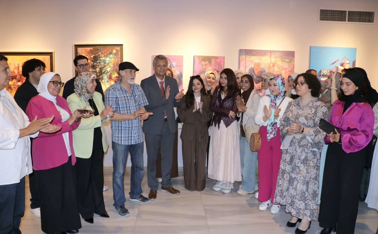 الدكتور طاهر عبدالعظيم في المعرض الفنى إنسان ومكان بدار الأوبرا (5)
