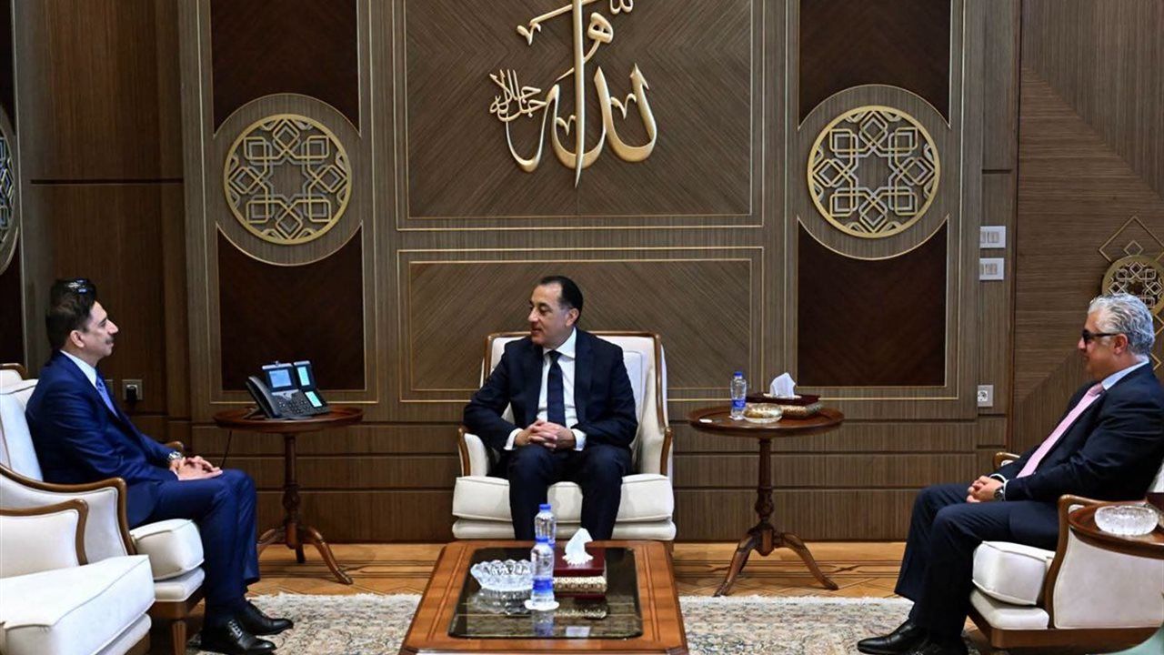 "موانئ دبي" العالمية تعتزم توسيع استثماراتها في مصر
