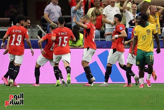 احتفال لاعبى المنتخب بهدف أمام عاشور
