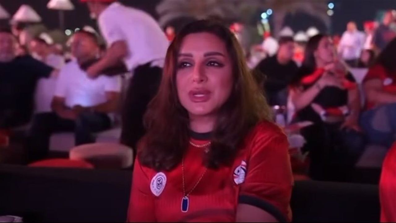 أنغام تغني "بلادي بلادي" وسط الجماهير في "فان زون" المتحدة احتفالًا بفوز مصر