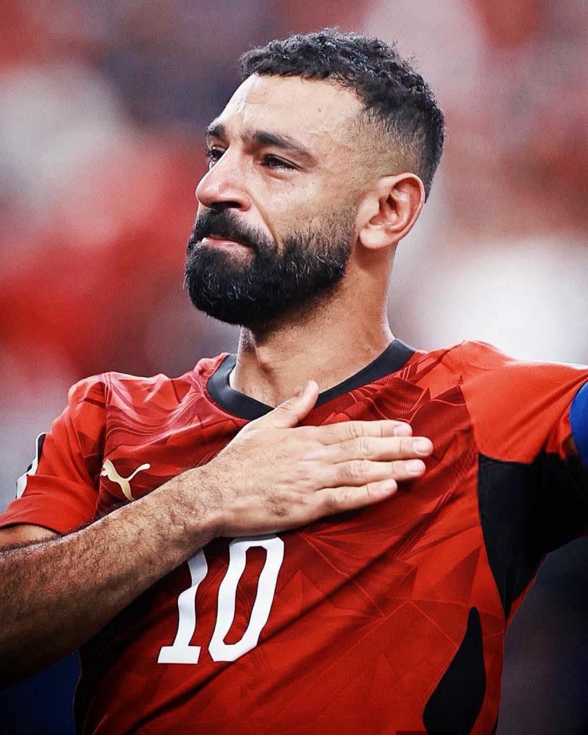 دموع محمد صلاح في ليلة تاريخية