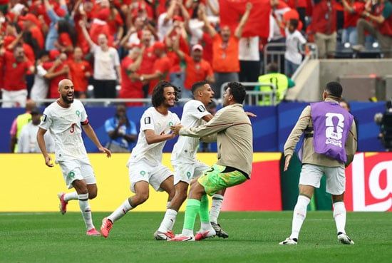 احتفال لاعبى منتخب المغرب بالهدف الأول