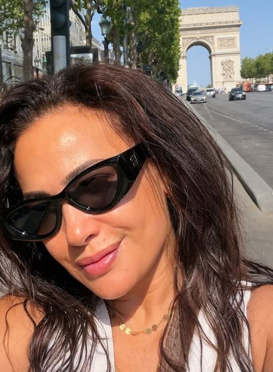 "باريس الساحرة".. هند صبري تقضي عطلتها الصيفية بفرنسا