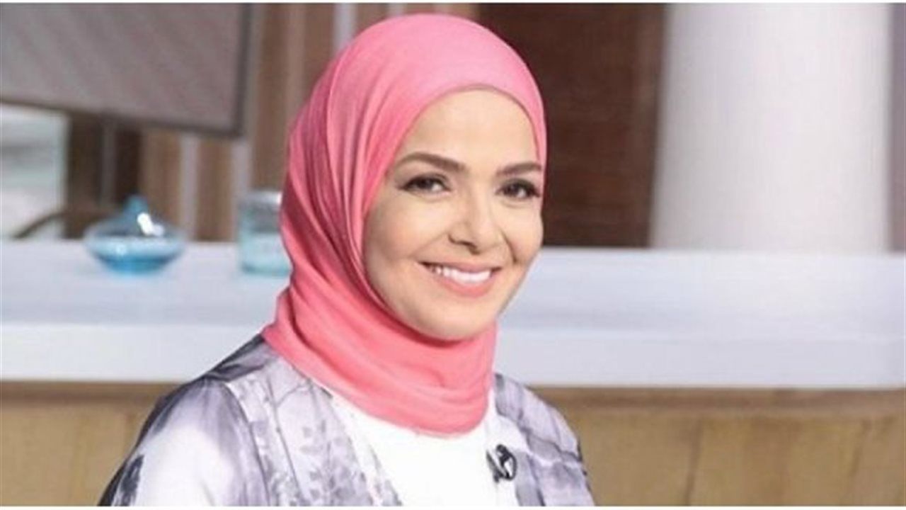 منى عبدالغني: السوشيال ميديا أصبحت الوجهة الأولى للبعض عند وقوع المشكلات