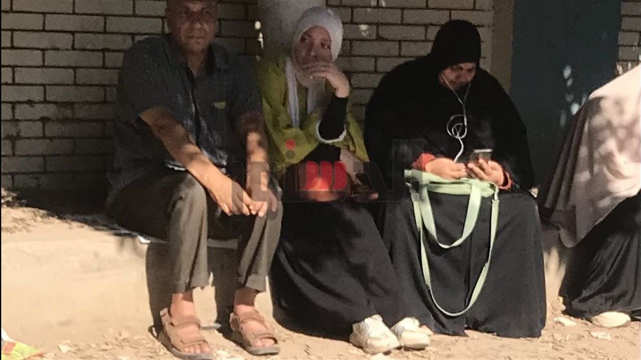 أسرة كاملة جاءت للدعم.. أب وأم وشقيقة يساندون طالبة أمام لجنة فاطمة الزهراء بزفتى