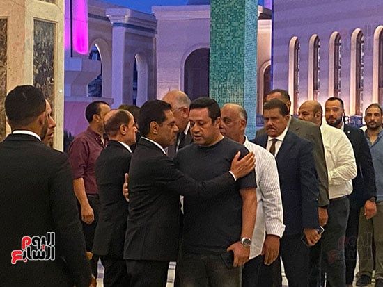 طارق قنديل يستقبل العزاء فى والده طارق قنديل يستقبل العزاء فى والده