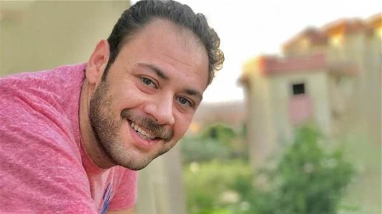 بعد 5 سنوات من الزواج.. محمد علي رزق يحقق وعده لزوجته ويحتفل بزفافهما في دهب