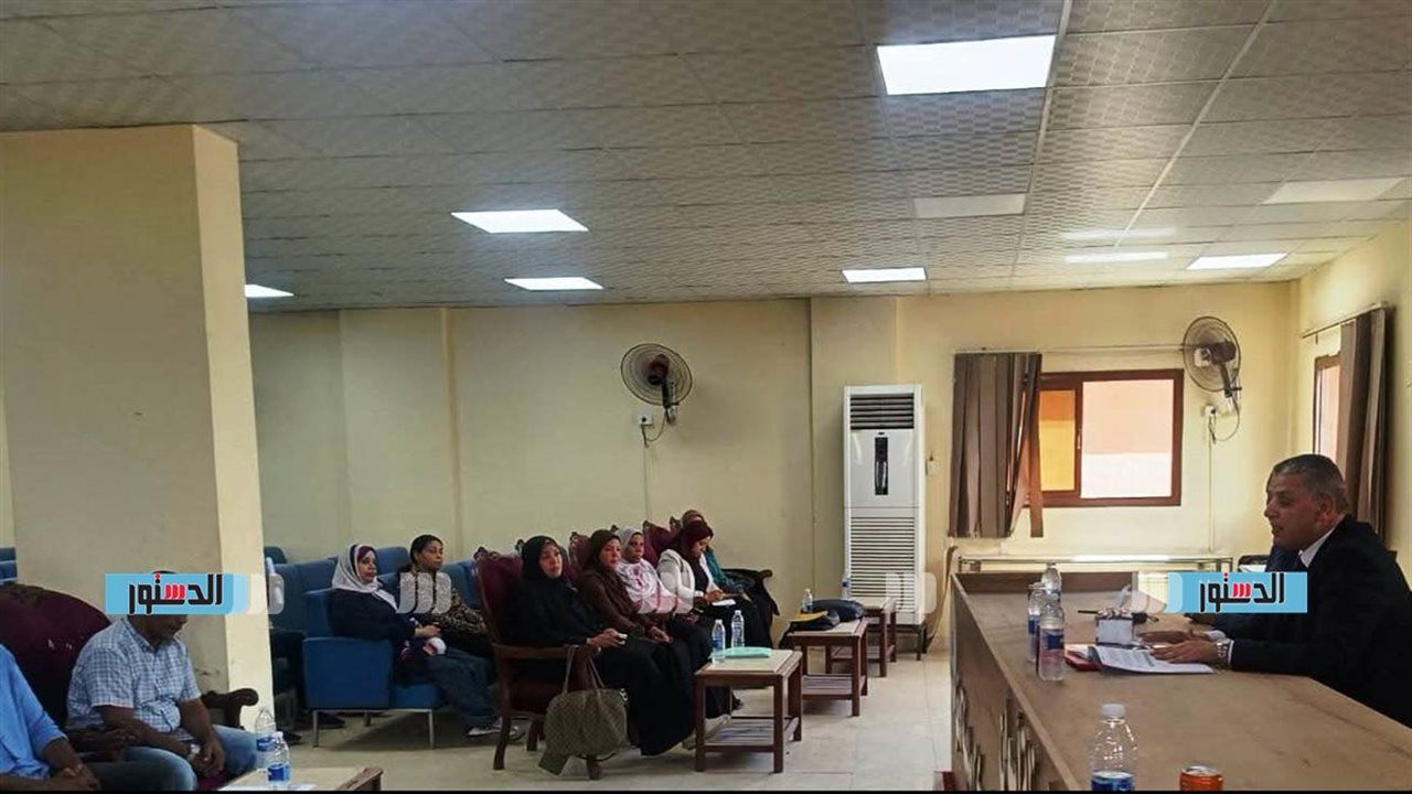 نائب محافظ أسوان يجتمع بالمسئولين بالوحدة المحلية بمركز إدفو للتوجيه برفع معدلات الأداء