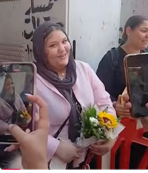 بورد وهدية.. ولية أمر تفاجأ نجلتها بعد الامتحان (فيديو)