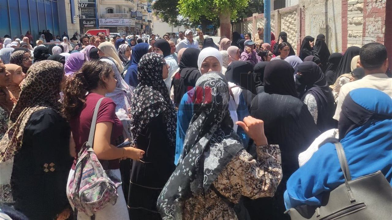 طالبات الثانوية بمطروح: الانجليزي صعب والوقت غير كافي