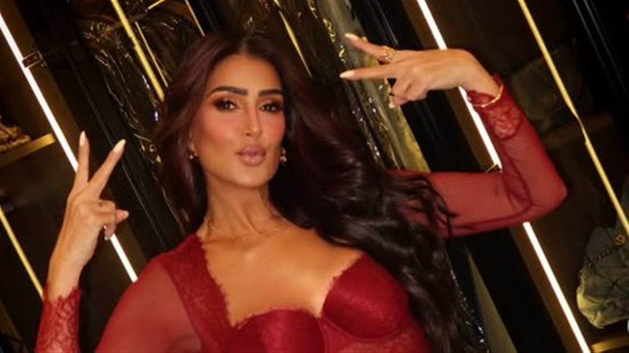 كيف انتقلت غادة عبد الرازق من دراسة الحاسب الآلي إلى قمة الدراما؟