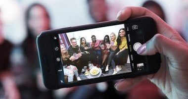 5 إعدادات مخفية في كاميرا آيفون لتحسين صورك بشكل احترافي