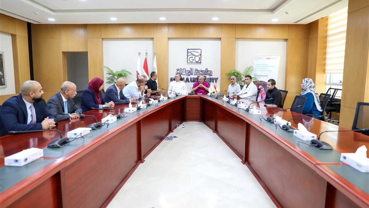محافظ السويس يتفقد جامعة الجلالة الأهلية ويؤكد دعم التعاون في المجالات التعليمية والطبية والمجتمعية