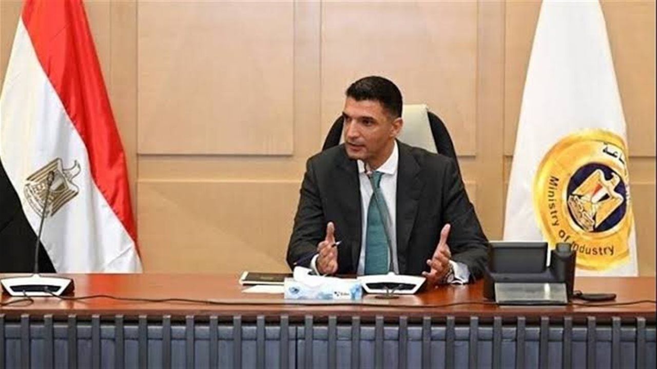وزير الصناعة يعلن مراجعة الحوافز التمويلية وإطلاق منصة لتشبيك المصانع خلال أغسطس