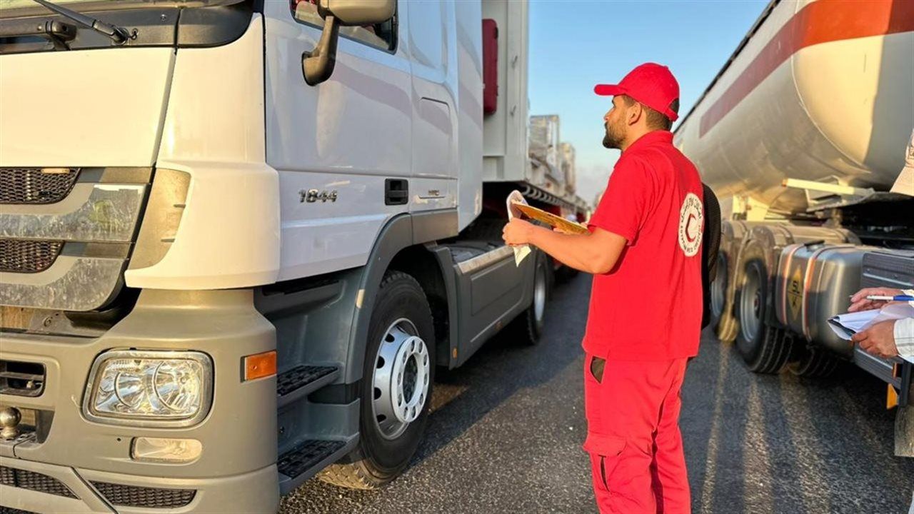 3679 طنًا من المساعدات.. تفاصيل قافلة «زاد العزة» المصرية لدعم أهالي غزة