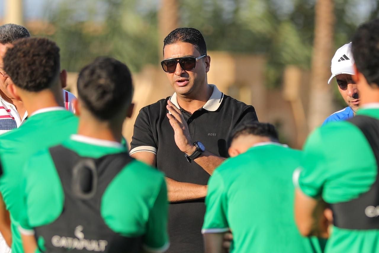 محمد موسى يجتمع بلاعبي المصري محمد موسى يجتمع بلاعبي المصري