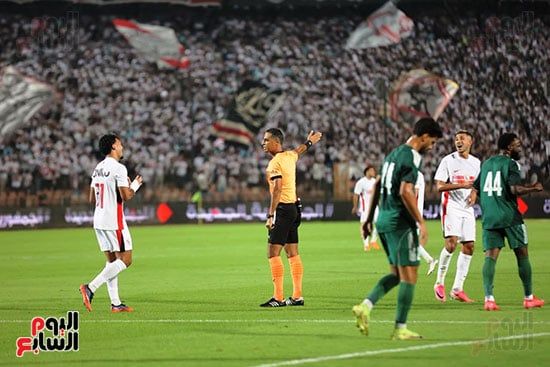 حكم مباراة الزمالك والاتحاد يشير بخطأاثناء المباراة حكم مباراة الزمالك والاتحاد يشير بخطأاثناء المباراة